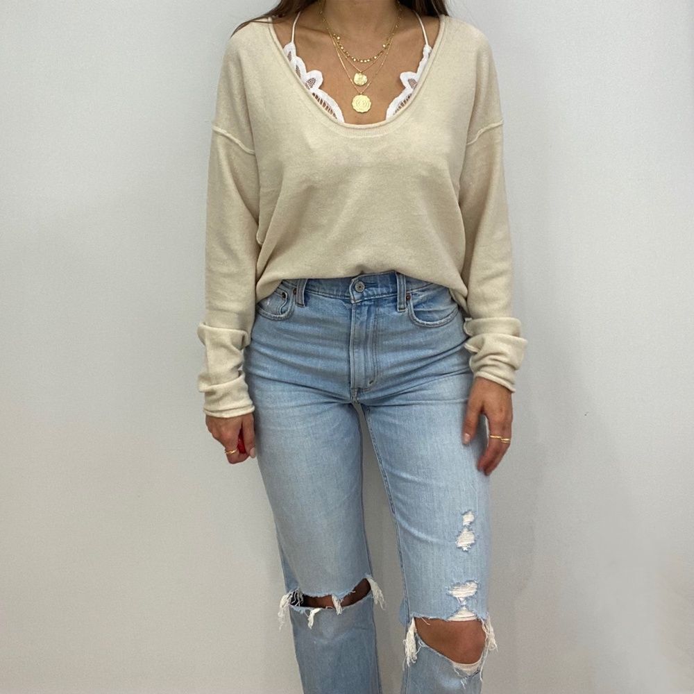 NWT Cream Long Sleeve Pullover Sweater with Scoop Neck